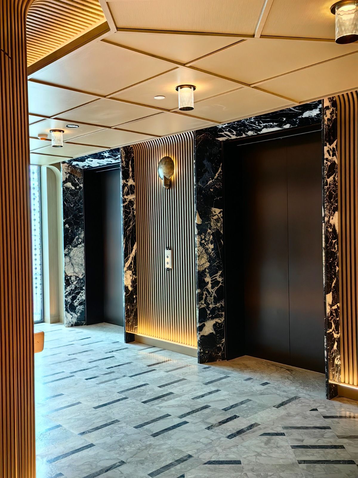 Thang Máy Gia Đình Fuji 750Kg Tải Khách Liên Doanh (8 -10 Người)